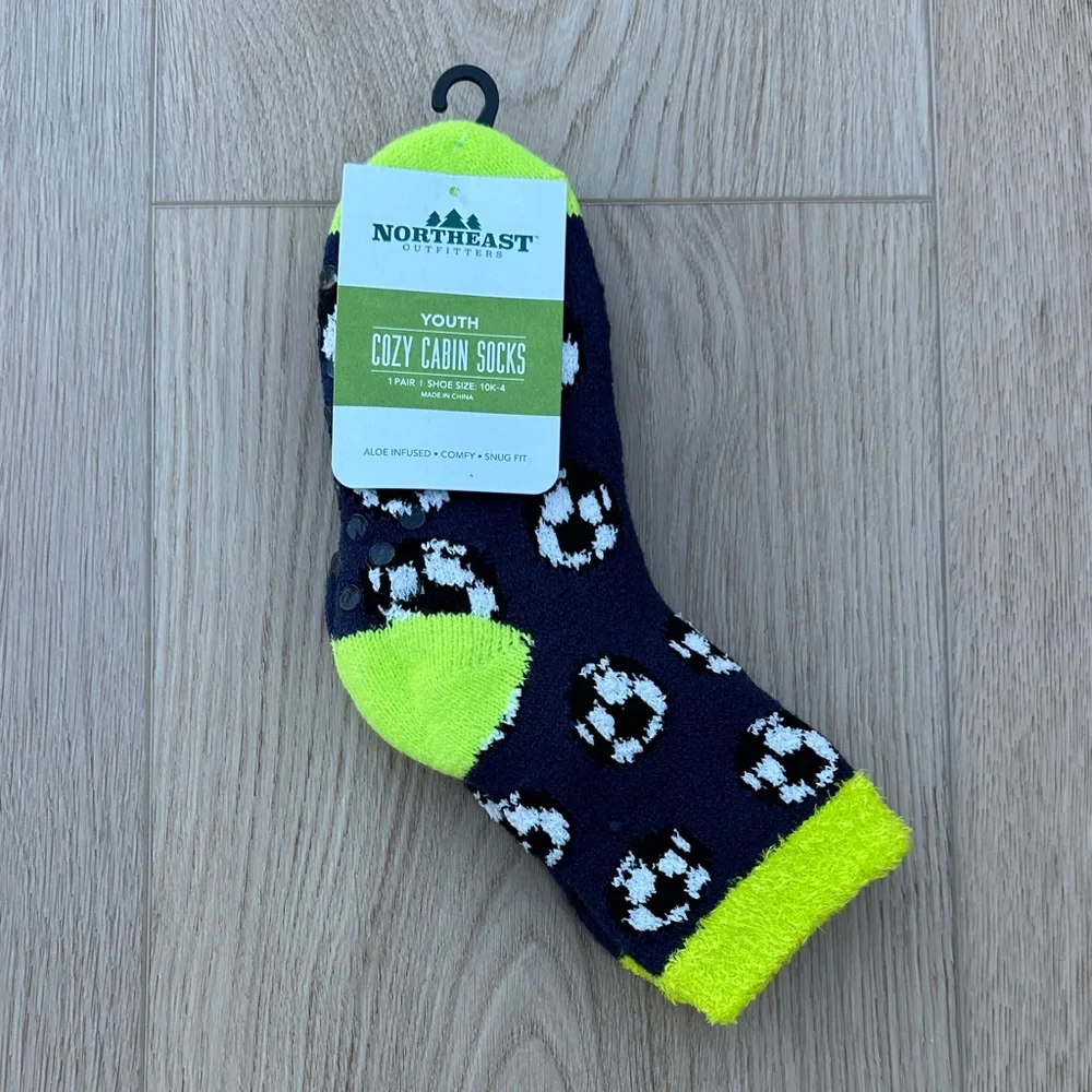 Northeast Outfitters | Youth Cozy Cabin Soccer Ball Socks, S